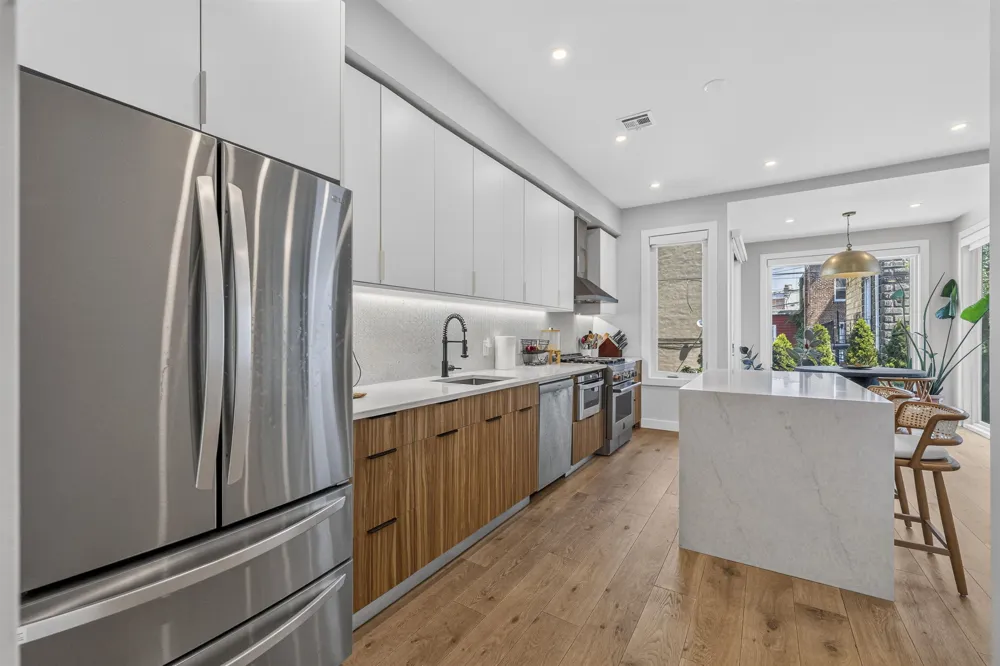 72 46TH ST Weehawken, NJ 07086