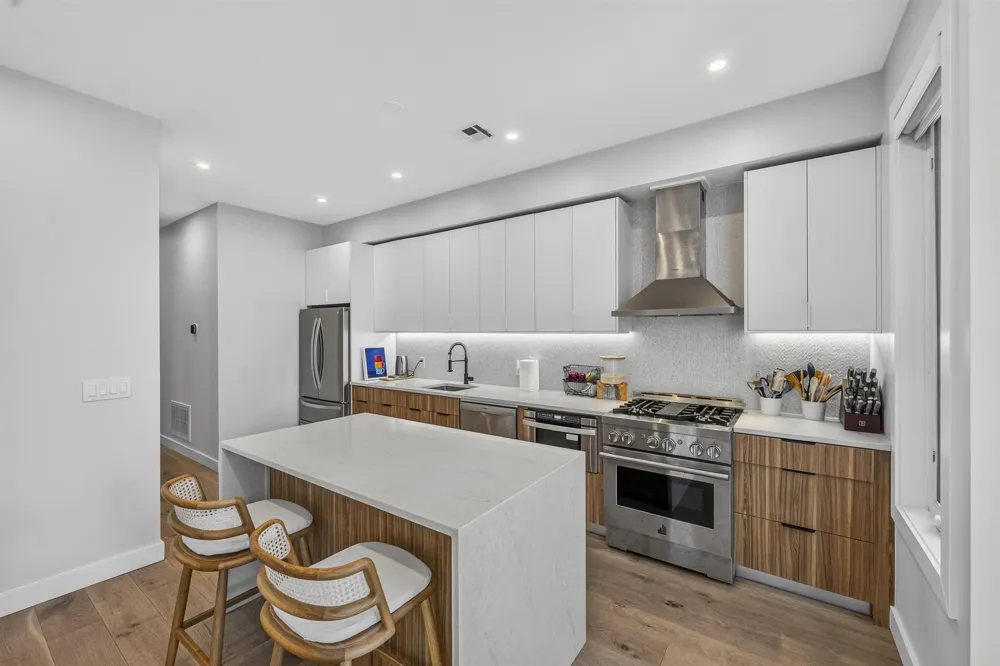 72 46TH ST Weehawken, NJ 07086