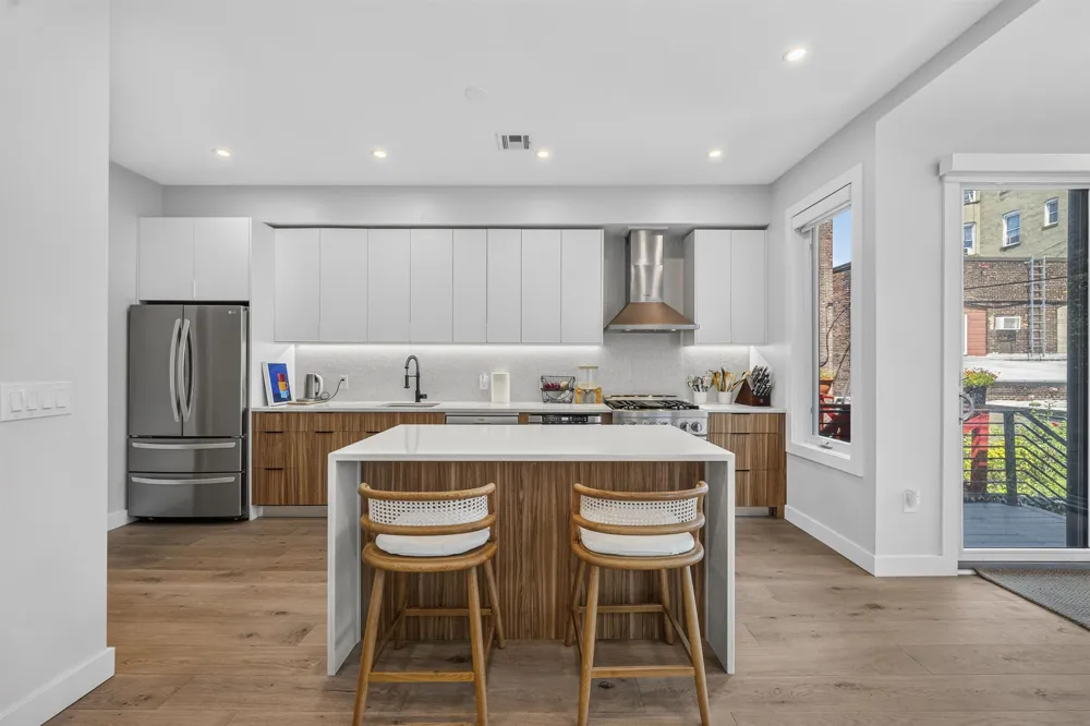 72 46TH ST Weehawken, NJ 07086