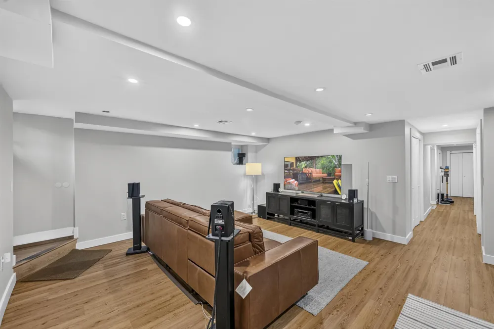 72 46TH ST Weehawken, NJ 07086