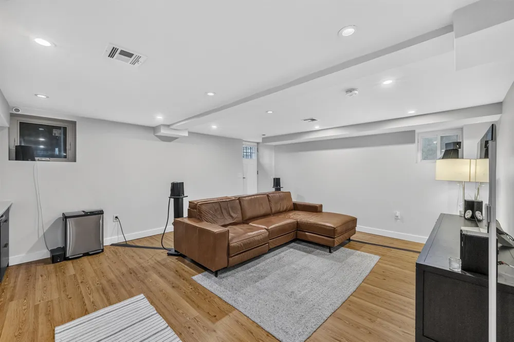 72 46TH ST Weehawken, NJ 07086