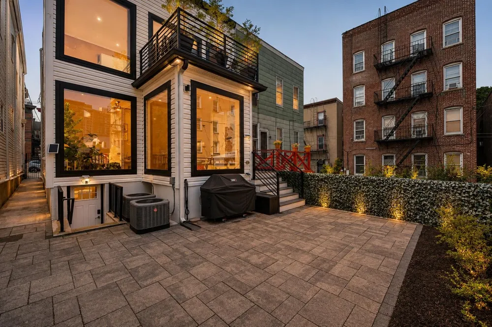 72 46TH ST Weehawken, NJ 07086