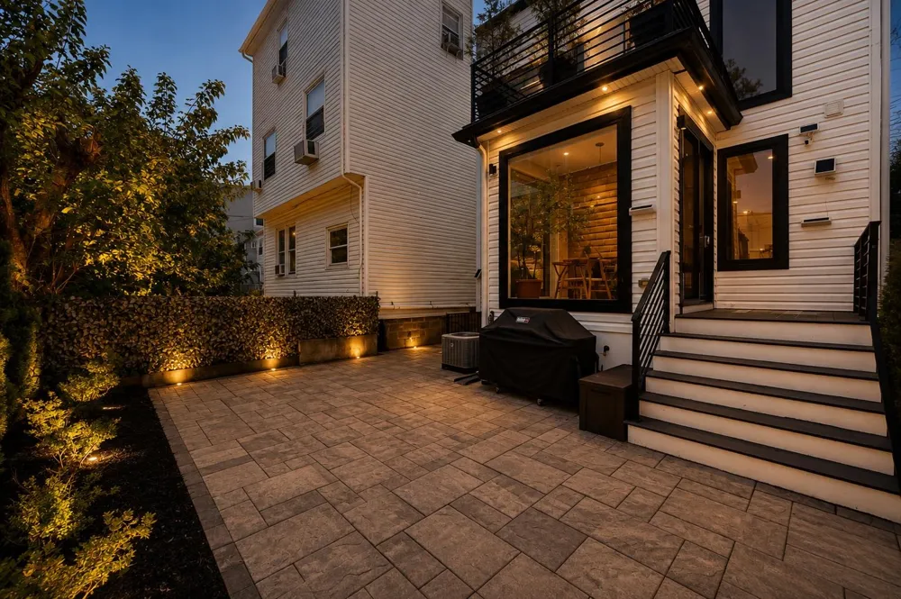 72 46TH ST Weehawken, NJ 07086
