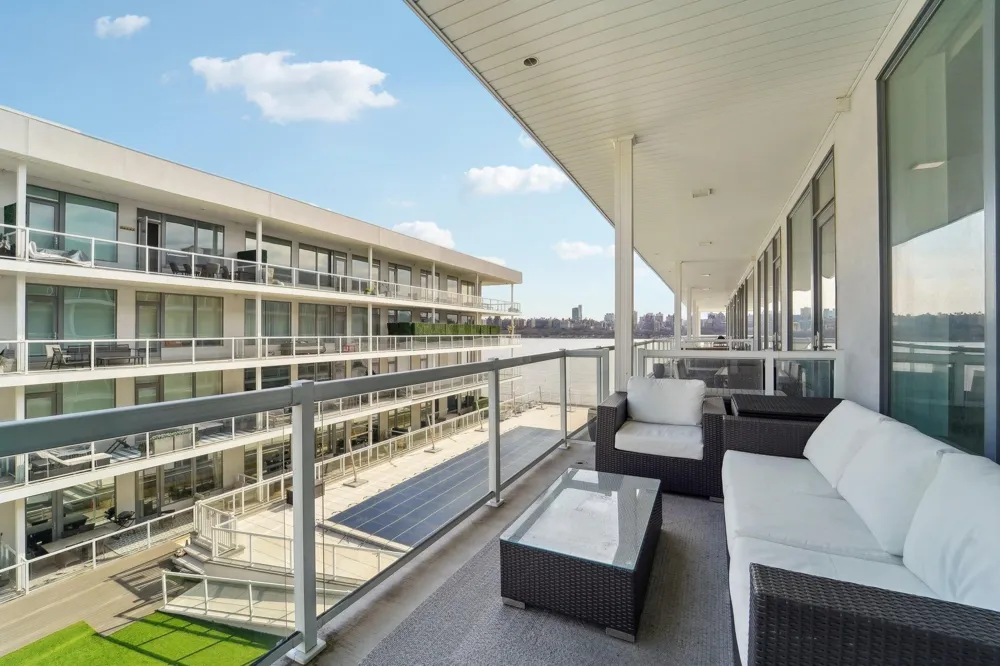 3 SOMERSET LANE Edgewater, NJ 07020
