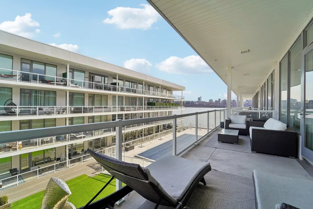 3 SOMERSET LANE Edgewater, NJ 07020