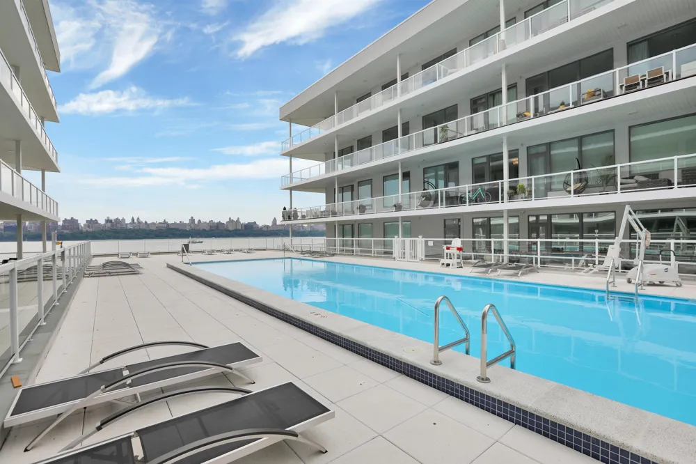 3 SOMERSET LANE Edgewater, NJ 07020