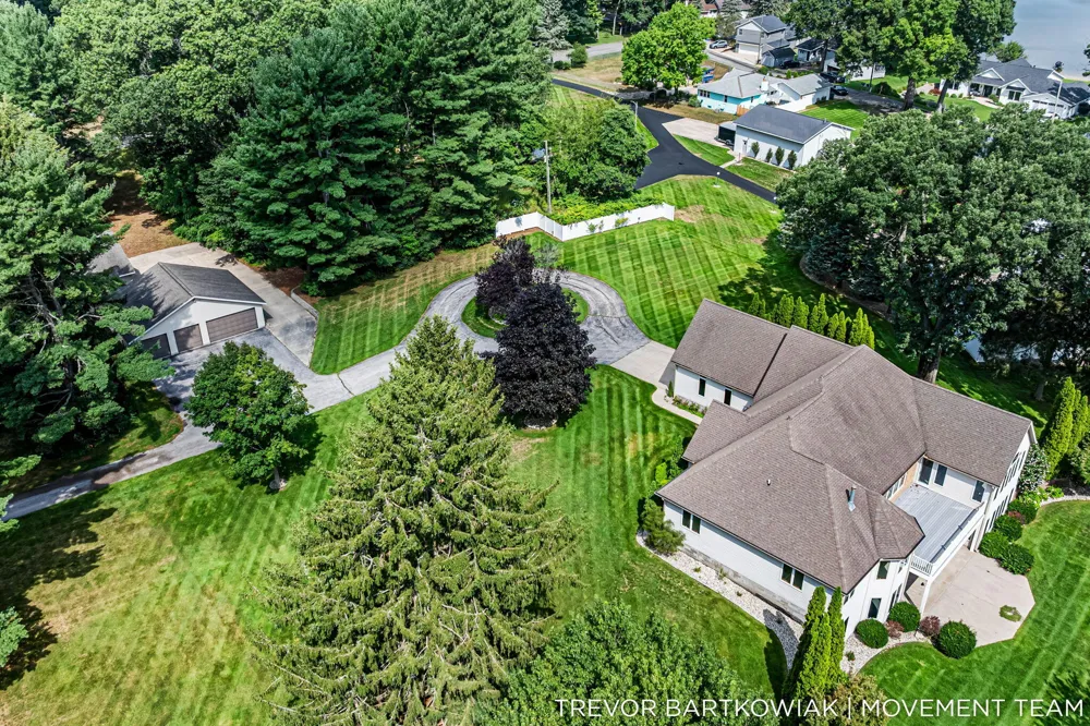 2696 Middle Lake Road Twin Lake, MI 49457