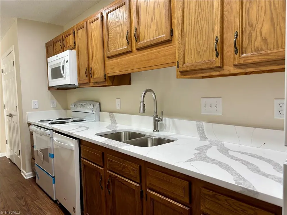 702 Glendale Drive Greensboro, NC 27406