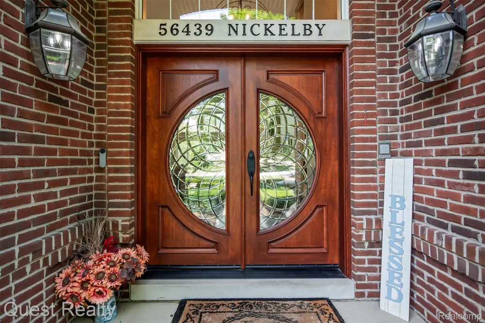 56439 Nickelby S Shelby Charter Township, MI 48316