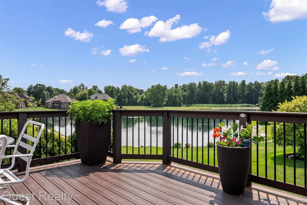 56439 Nickelby S Shelby Charter Township, MI 48316