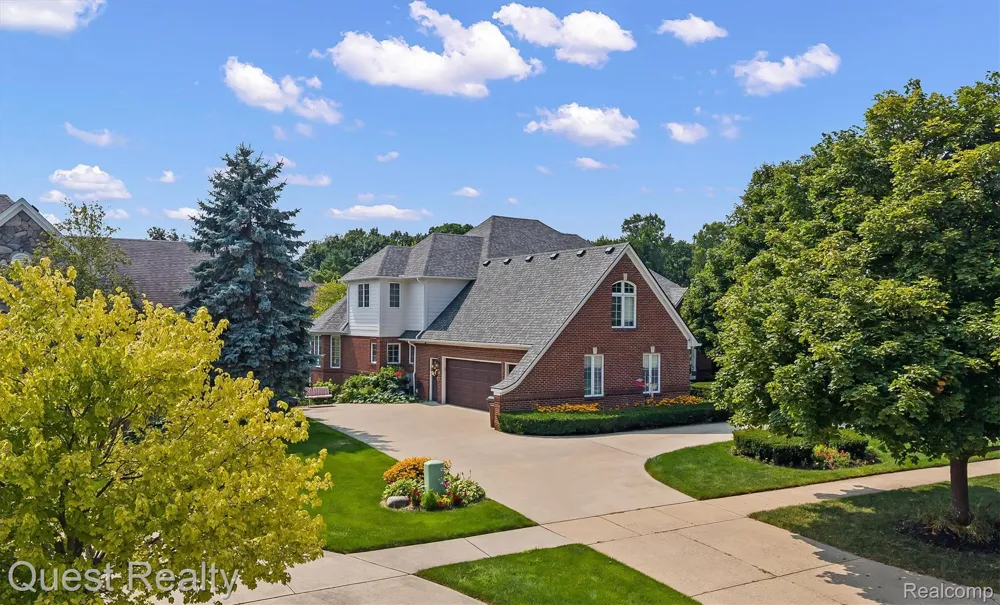 56439 Nickelby S Shelby Charter Township, MI 48316