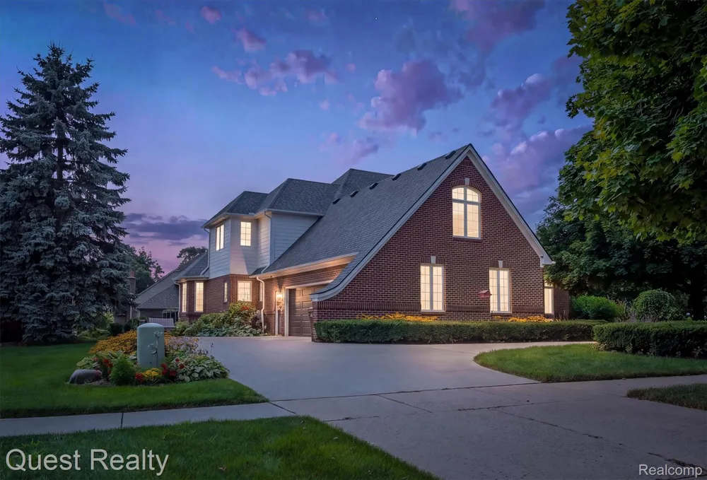 56439 Nickelby S Shelby Charter Township, MI 48316