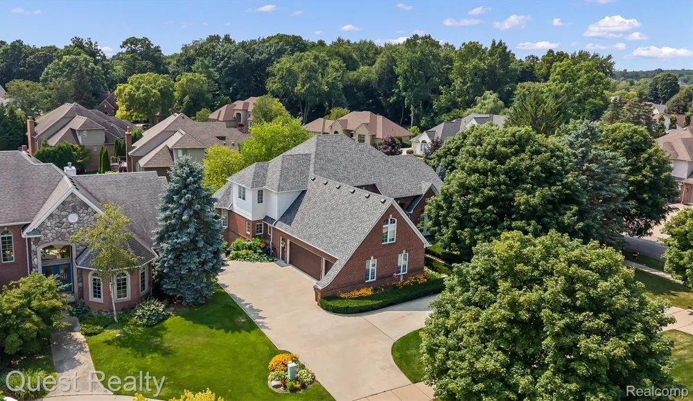 56439 Nickelby S Shelby Charter Township, MI 48316