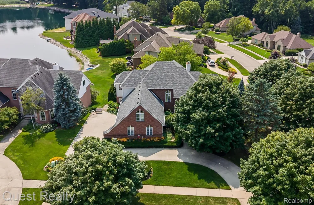 56439 Nickelby S Shelby Charter Township, MI 48316