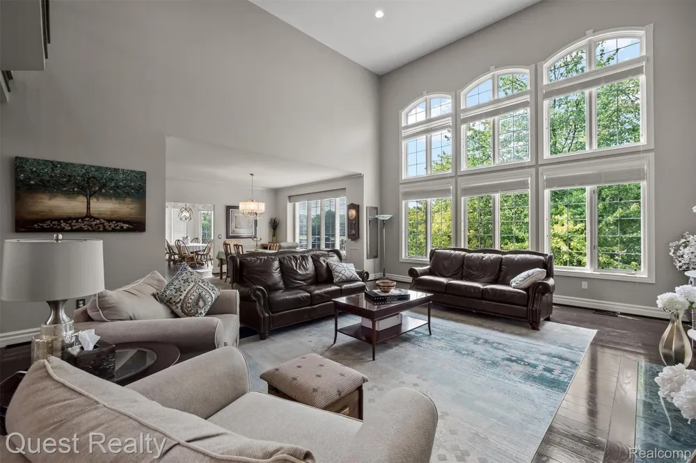 56439 Nickelby S Shelby Charter Township, MI 48316