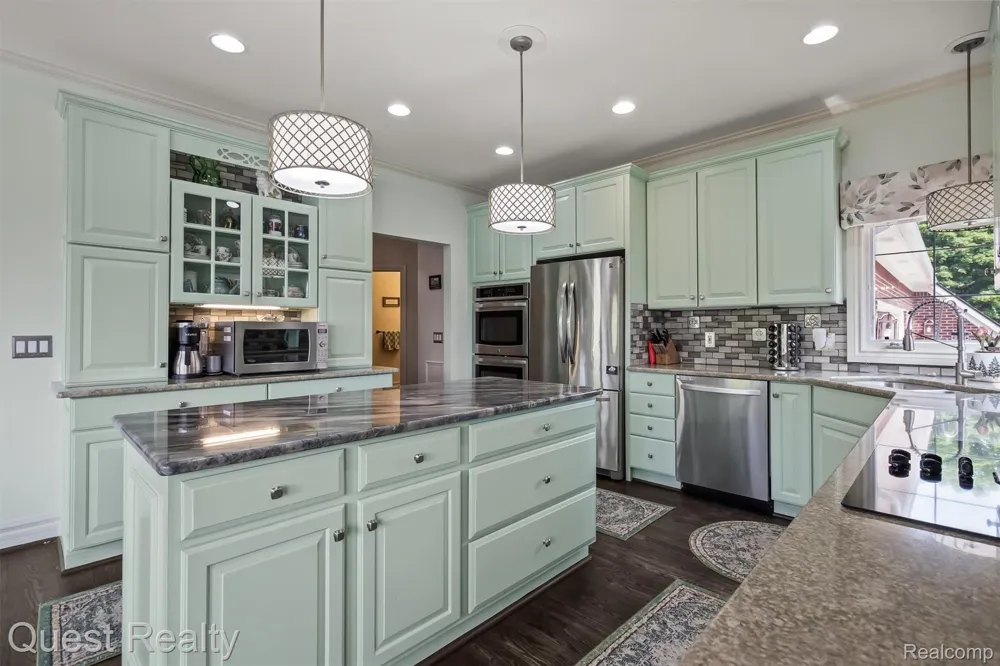 56439 Nickelby S Shelby Charter Township, MI 48316