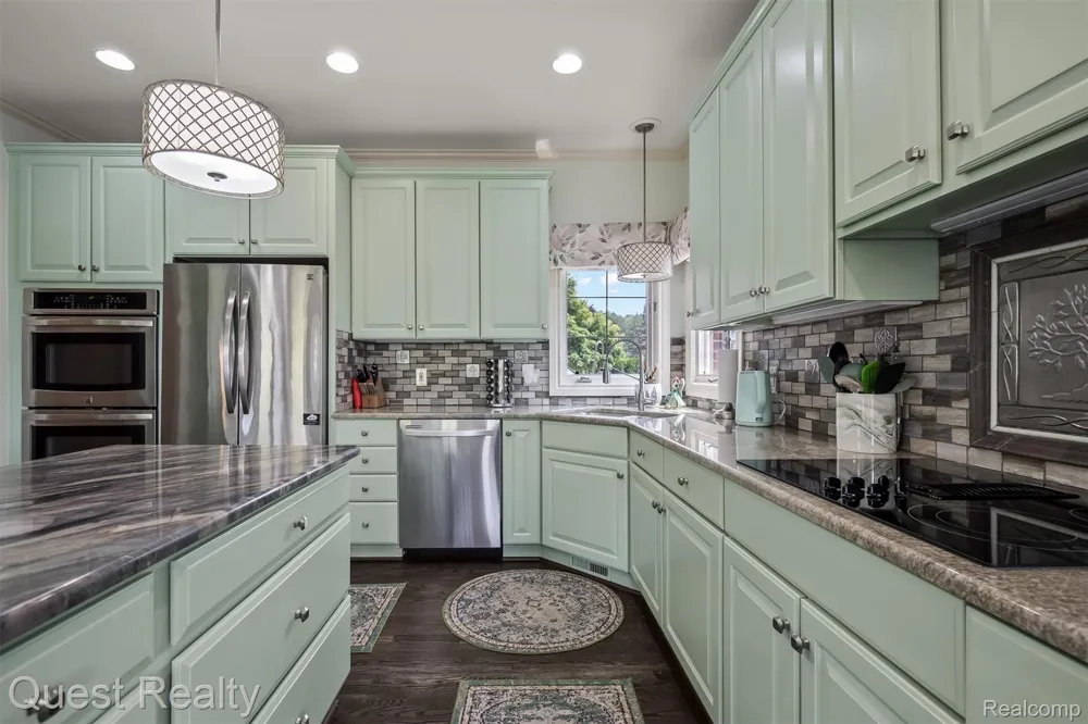 56439 Nickelby S Shelby Charter Township, MI 48316