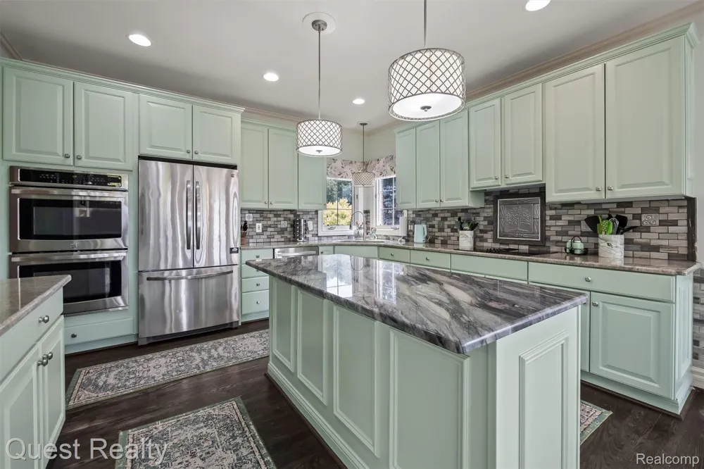 56439 Nickelby S Shelby Charter Township, MI 48316