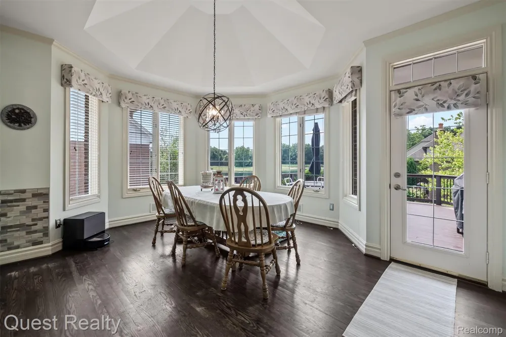 56439 Nickelby S Shelby Charter Township, MI 48316