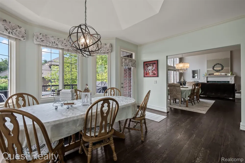 56439 Nickelby S Shelby Charter Township, MI 48316