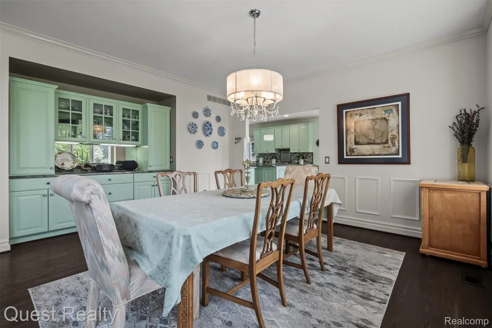 56439 Nickelby S Shelby Charter Township, MI 48316