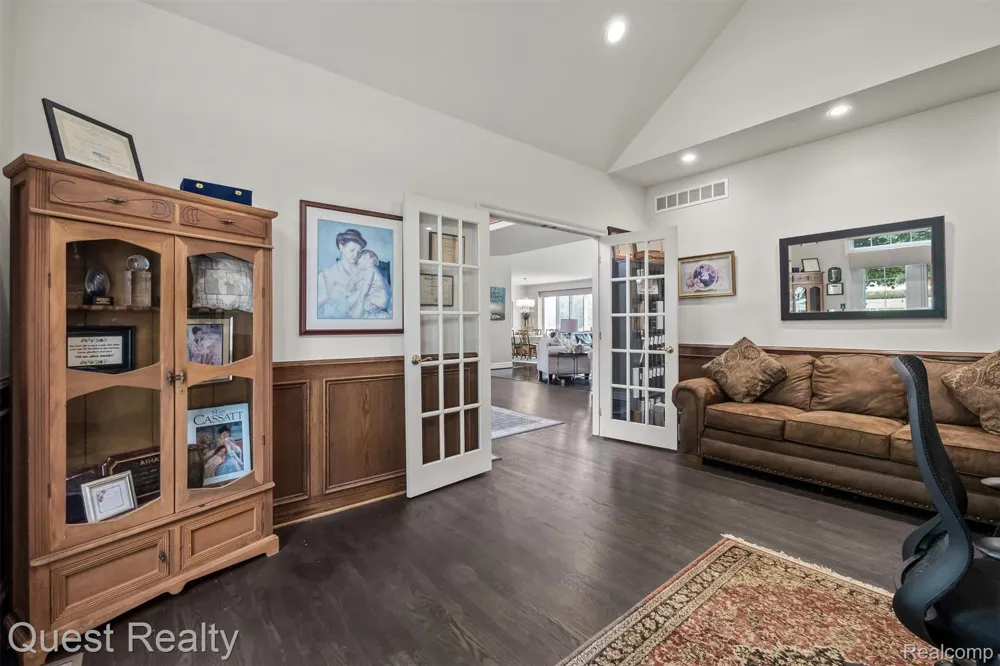 56439 Nickelby S Shelby Charter Township, MI 48316