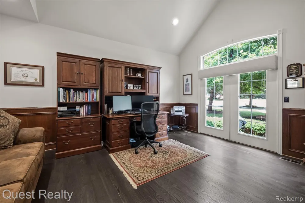 56439 Nickelby S Shelby Charter Township, MI 48316