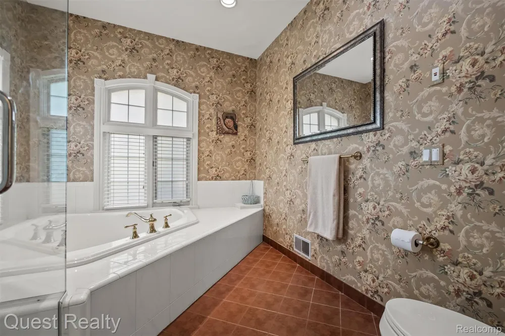 56439 Nickelby S Shelby Charter Township, MI 48316