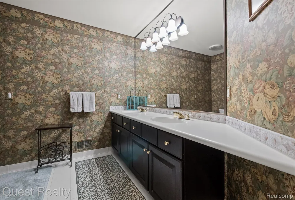 56439 Nickelby S Shelby Charter Township, MI 48316