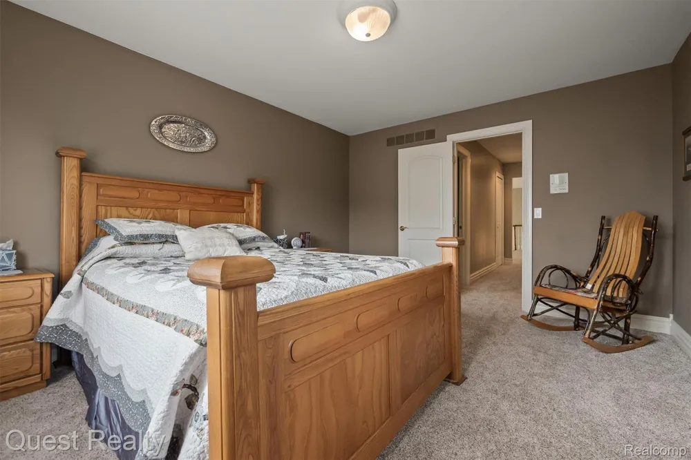 56439 Nickelby S Shelby Charter Township, MI 48316