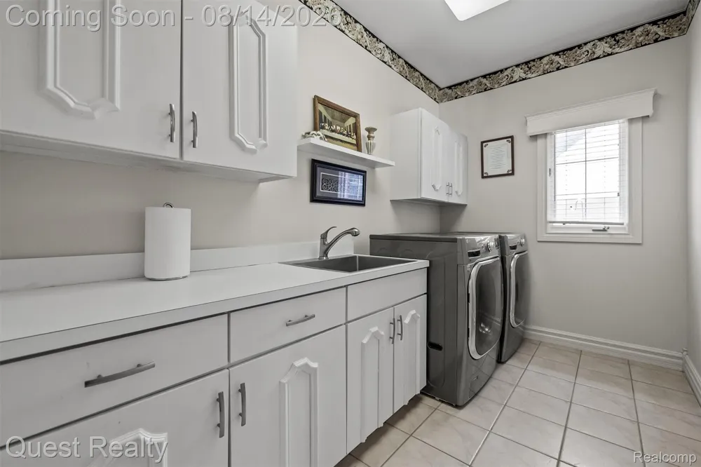 56439 Nickelby S Shelby Charter Township, MI 48316