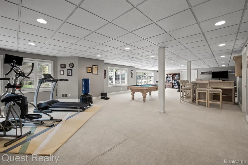 56439 Nickelby S Shelby Charter Township, MI 48316