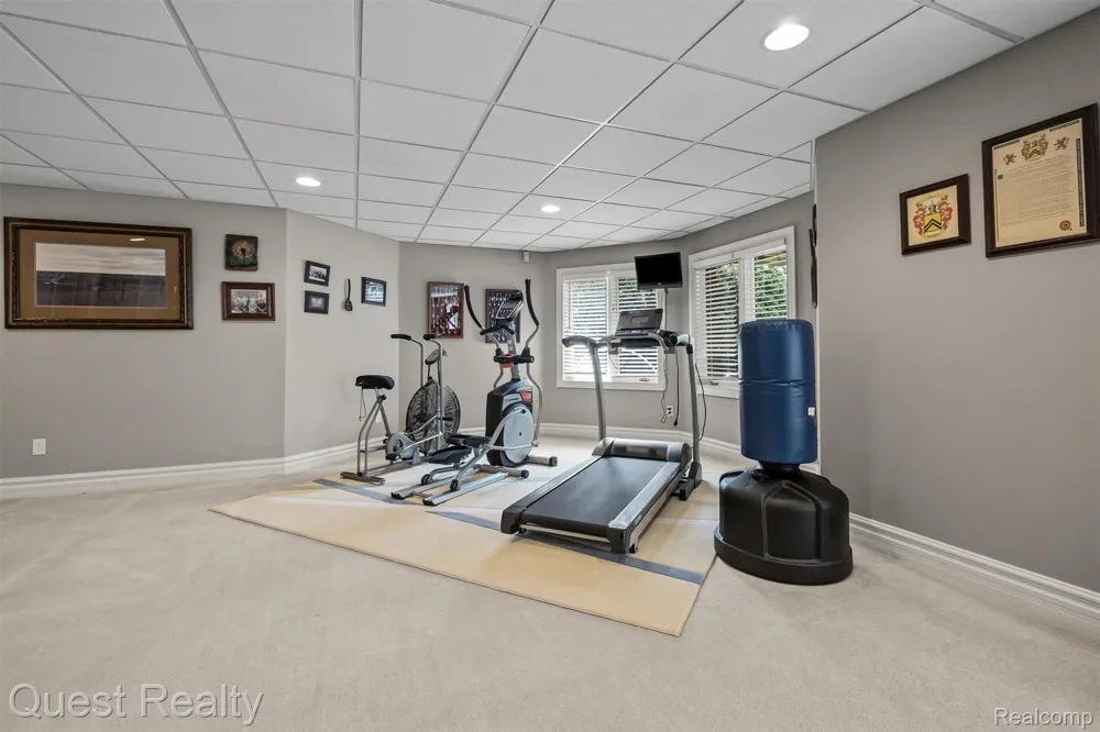 56439 Nickelby S Shelby Charter Township, MI 48316