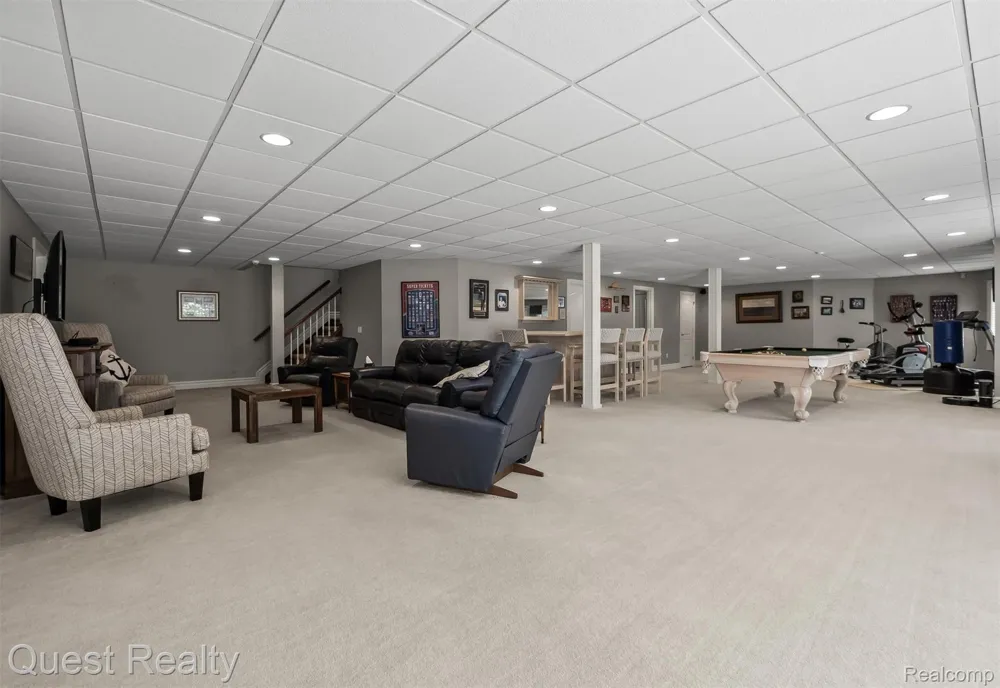 56439 Nickelby S Shelby Charter Township, MI 48316