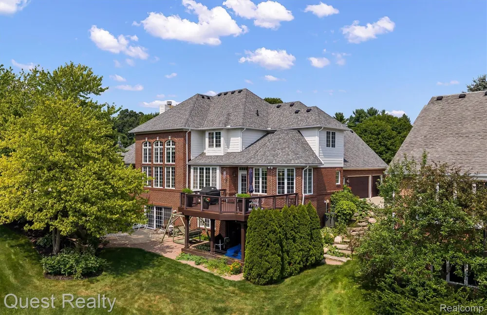 56439 Nickelby S Shelby Charter Township, MI 48316