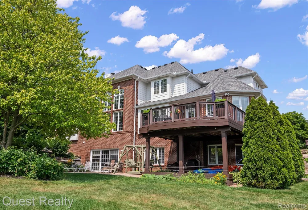 56439 Nickelby S Shelby Charter Township, MI 48316