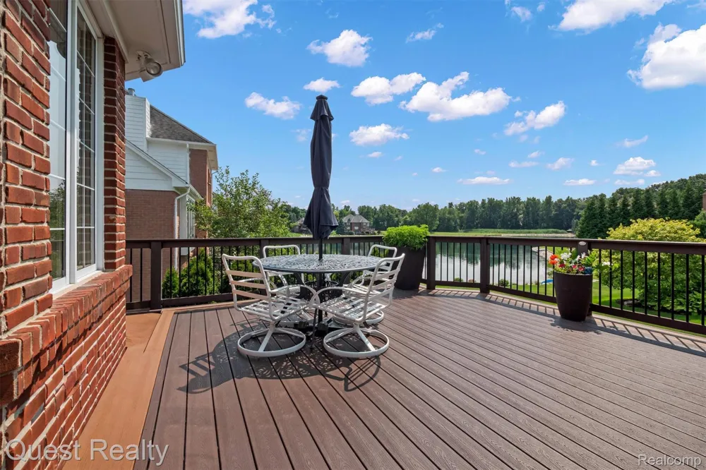 56439 Nickelby S Shelby Charter Township, MI 48316