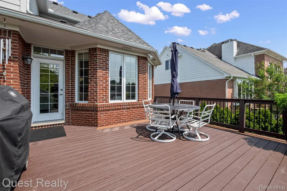 56439 Nickelby S Shelby Charter Township, MI 48316