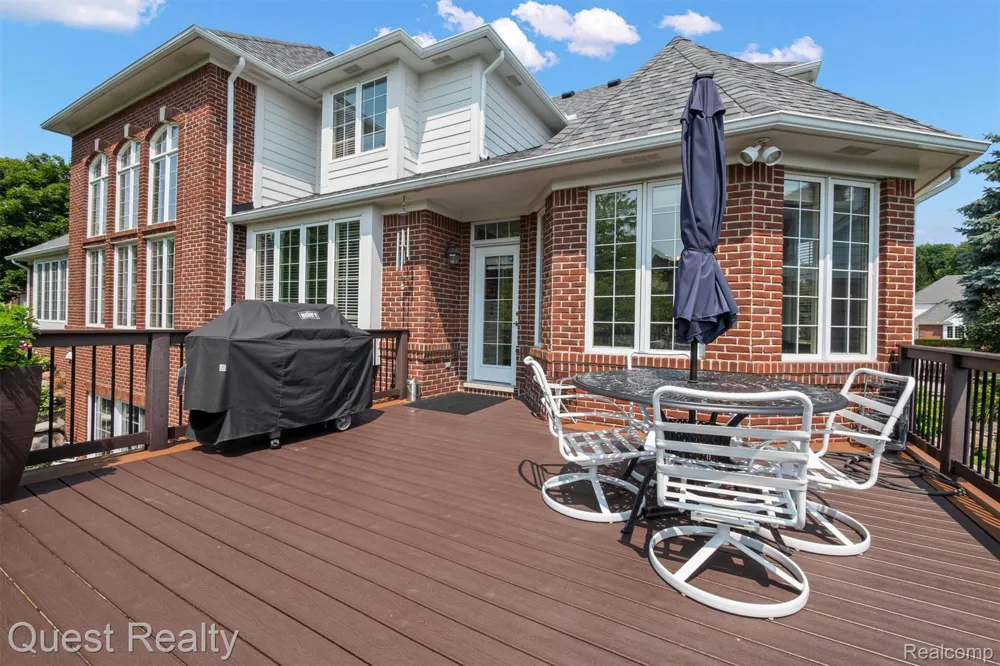 56439 Nickelby S Shelby Charter Township, MI 48316