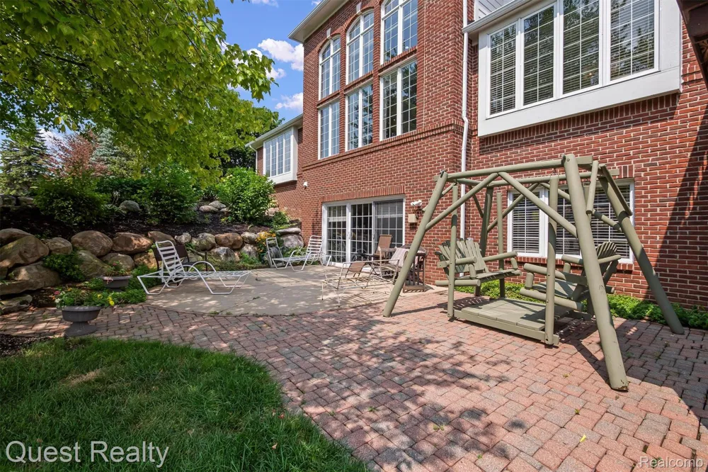 56439 Nickelby S Shelby Charter Township, MI 48316