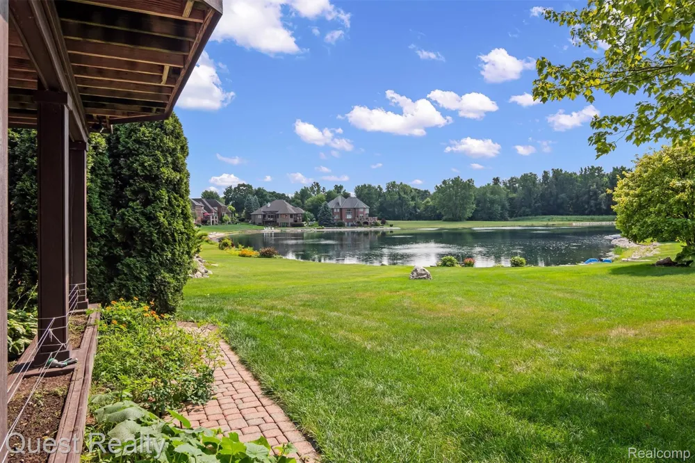 56439 Nickelby S Shelby Charter Township, MI 48316