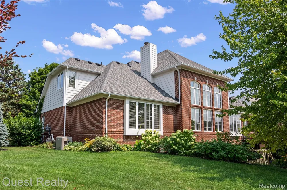 56439 Nickelby S Shelby Charter Township, MI 48316