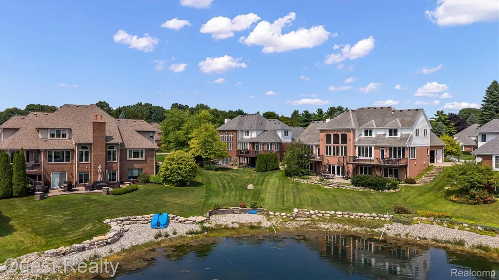 56439 Nickelby S Shelby Charter Township, MI 48316