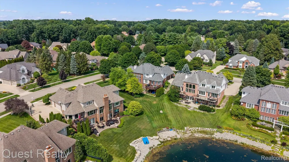 56439 Nickelby S Shelby Charter Township, MI 48316