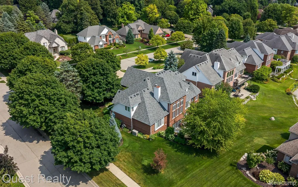 56439 Nickelby S Shelby Charter Township, MI 48316