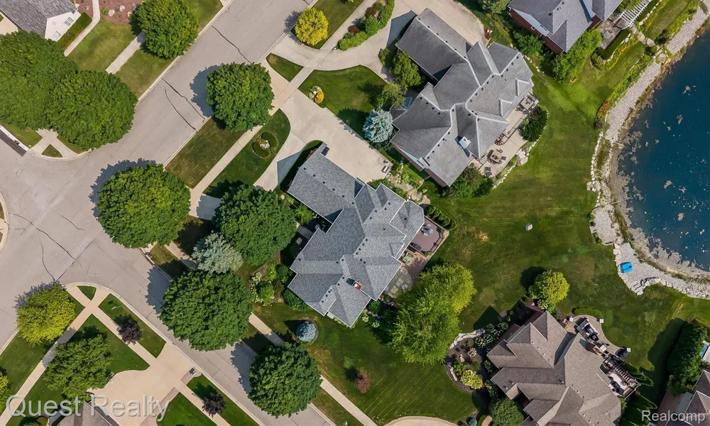 56439 Nickelby S Shelby Charter Township, MI 48316