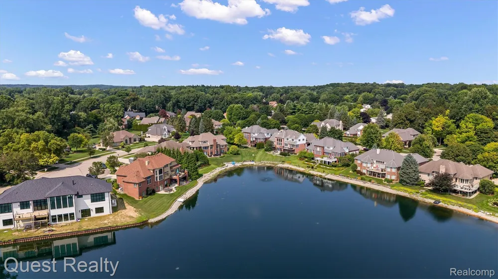 56439 Nickelby S Shelby Charter Township, MI 48316