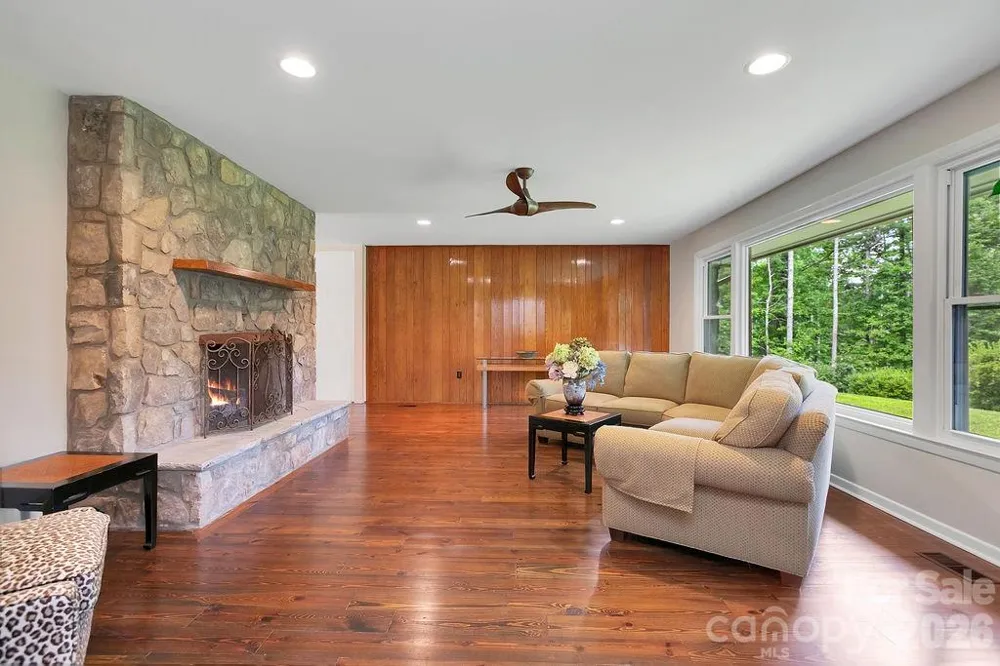 100 Ashton Lane Brevard, NC 28712