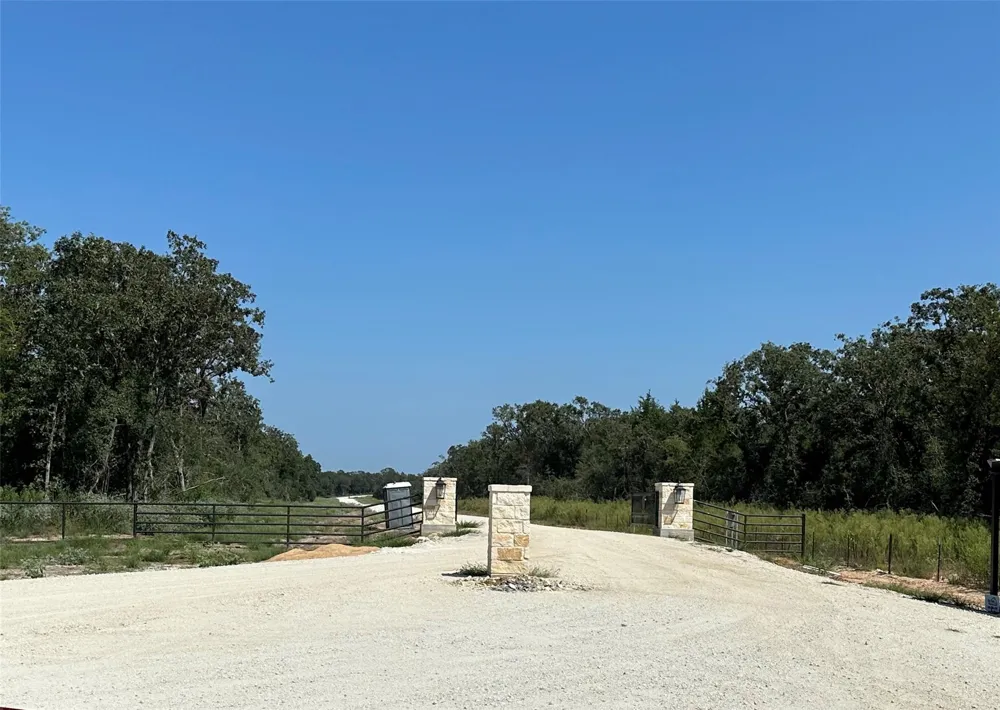 87 Horseshoe Lake Ranch Marquez, TX 77865