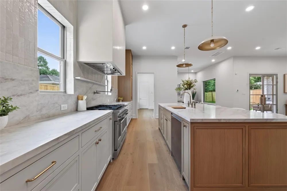 515 W 33rd Street Houston, TX 77018